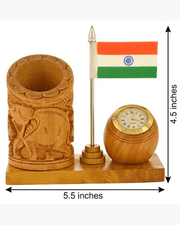 Dimension chart of wooden pen stand with flag showing 5.5 inches length and 4.5 inches height